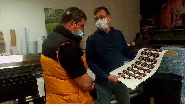 Rakija i rakijasi (original) u poseti GIT Group Štampariji смотреть онлайн