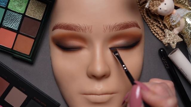 ASMR ? Festive Smokey Makeup on Mannequin (Whispered)