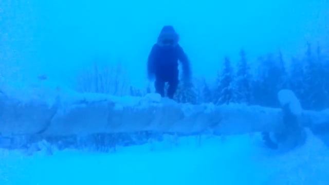 Парень делает с высокого места сальто смотреть онлайн