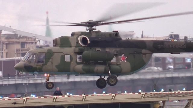 Вертолет Ми-8АМТШ  -  посадка и взлет с вертолетной площадки