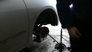 Прокачка стоек KYB Excel G со сроком службы 3 года. Опору заменили амортизаторы газом оживили!