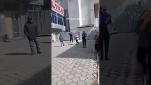 Вот что в Херсоне сейчас происходит. Украинские житили встали на защиту своего города.