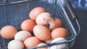 Не спешите выбрасывать! Как сварить треснувшие яйца без лишней мороки