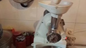 Кухонная машина KENWOOD GFK 2005 измельчает рыбу вместе с косточками