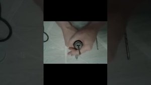 Как вставить сверло в дрель и закрепить его (How to change a drill bit on a corded drill)?