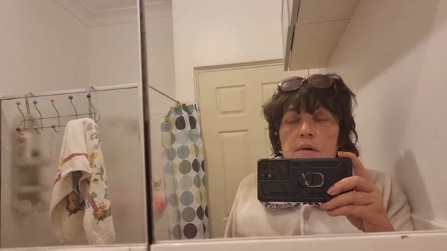 Спряталась в ванной комнате ! Это вынети невозможно ! Последние новости из Австралии.Элла Австралия смотреть онлайн