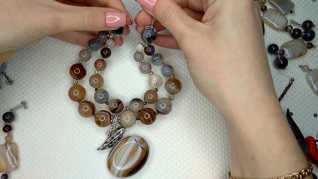 2 Часть. Как сделать колье из бусин своими руками #izkamnei смотреть онлайн