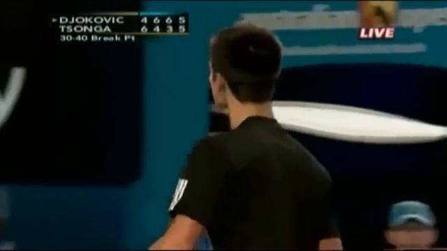 Fan Tells Djokovic To Stop Bouncing Ball смотреть онлайн