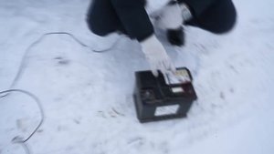 Как снять аккумулятор с Пежо 408