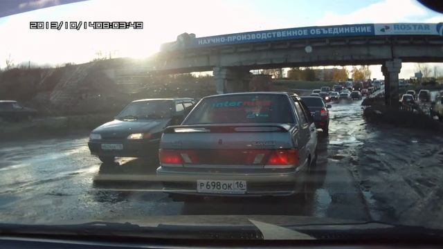 Набережные Челны. Потоп на дороге на БСИ. 14.10.2013 г. смотреть онлайн