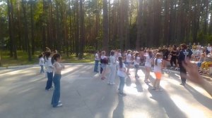 Танец "Вверх - вниз мы повторяем."