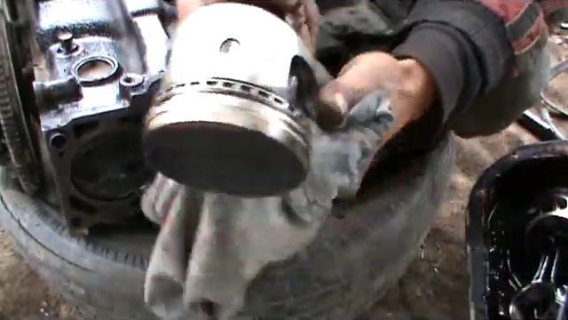 Состояние Поршней с Отверстиями (Дырками) после Перегрева смотреть онлайн