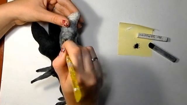 Тонировка валяной игрушки сухой пастелью.