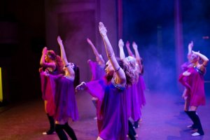 Танец огня танцует зритель!