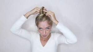 ТОТ САМЫЙ ПУЧОК ИЗ ТИК ТОКА БЕЗ РЕЗИНОК И ШПИЛЕК! | TIKTOK 1 MINUTE MESSY BUN WITHOUT BOBBY PINS