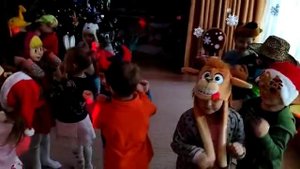 Развлекательное мероприятие "Прощай, Ёлочка!" Старшая группа. Фрагмент. Игра "Новогодняя кутерьма"