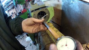 Станок ТВ 4 измерение нутромером посадки под подшипник шпинделя.