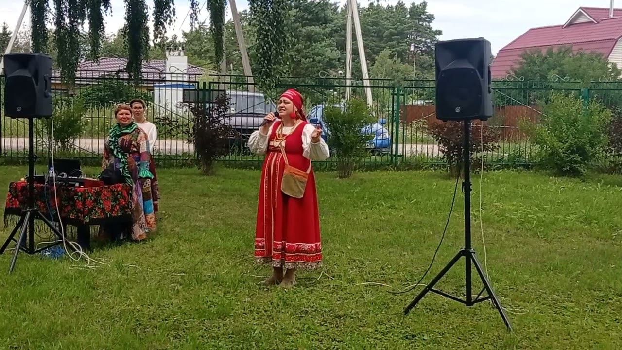 выступление около церкви в д. Передоль