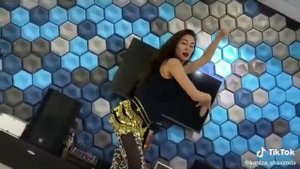 Kaniza Karantinda zerikib arap raqosalarni dog'da qoldirdi YOQSA KLAS
