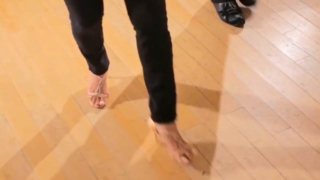 Improve Your Musicality by Understanding a Kizomba Composition [Only Dancers Know] смотреть онлайн