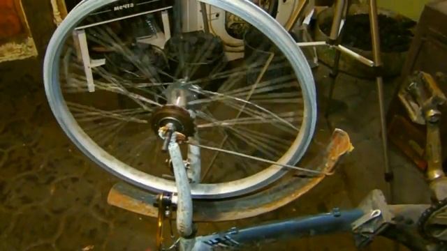 Вело дырчик, 1 я часть. Делаю ведущее колесо, ставлю звезду с трещеткой. смотреть онлайн