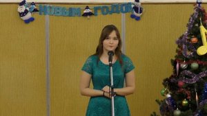 Над окошком месяц