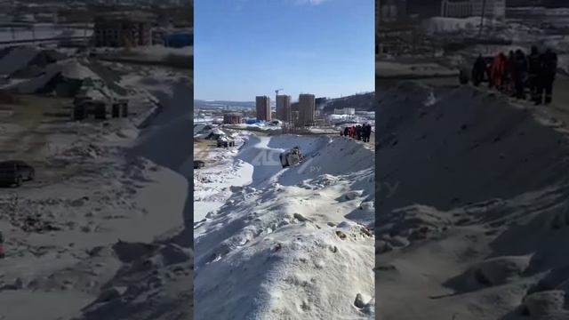 Большегруз перевернулся на стройплощадке Уюн в Южно-Сахалинске