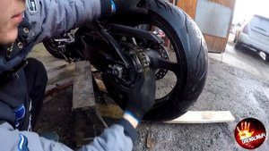 Honda CBR1000RR. Как смазать цепь на мотоцикле.