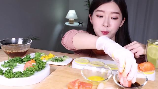 ASMR MUKBANG Salmon Sushi & Sashimi & Roll_Fume