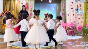 Утренник «День матери» танец для мамы ,средняя группа