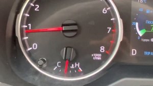 RAV 4 (5 поколение) стрелка датчика температуры не двигается дальше второго деления.У кого как ???