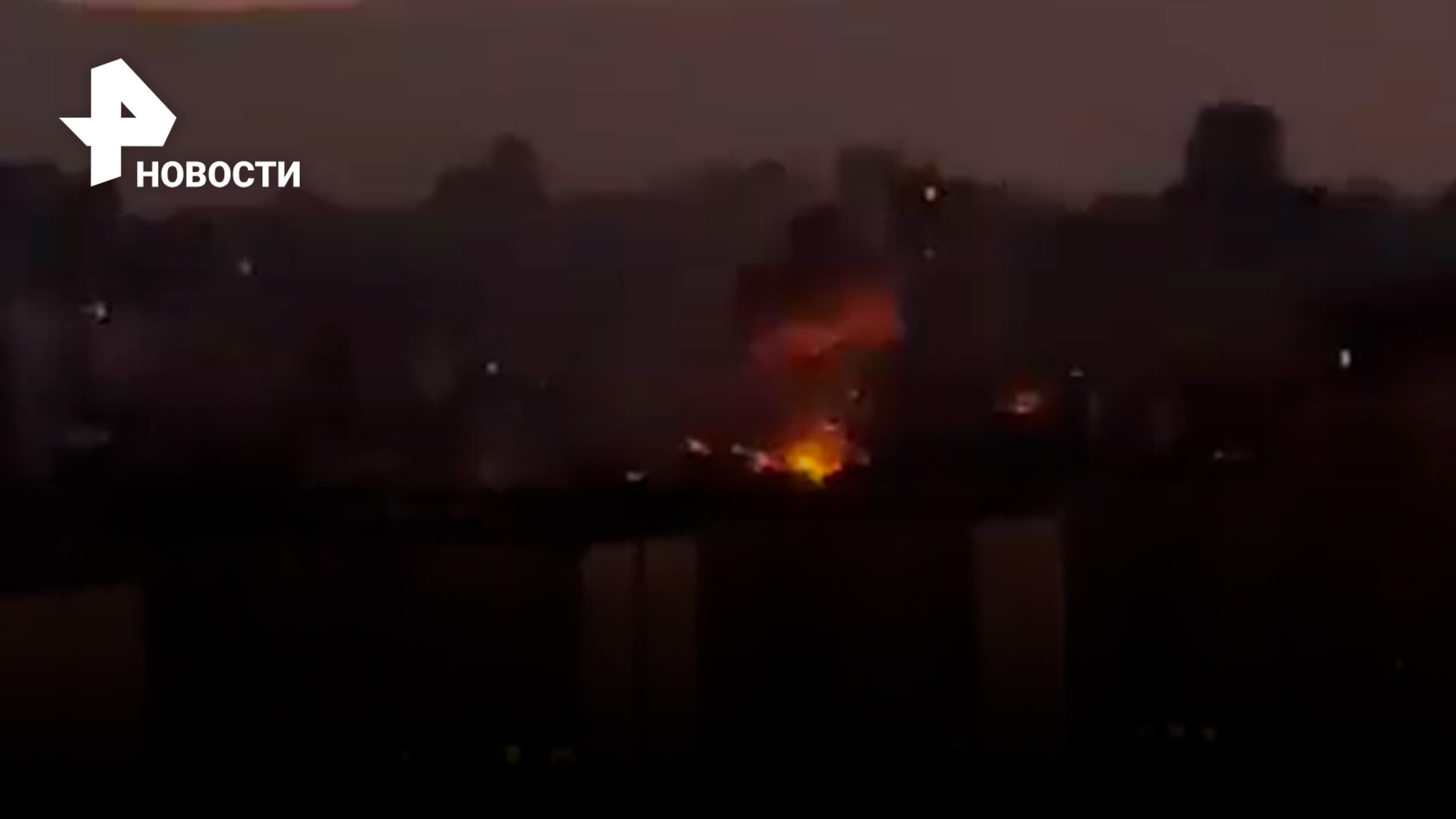 Кадры, предположительно, одного из взрывов в Киеве / РЕН Новости
