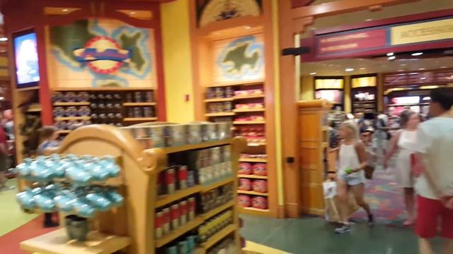 Disney умопомрачительный магазин сувениров смотреть онлайн