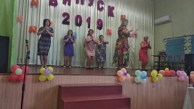 Танец мам для выпускников 2019??? смотреть онлайн