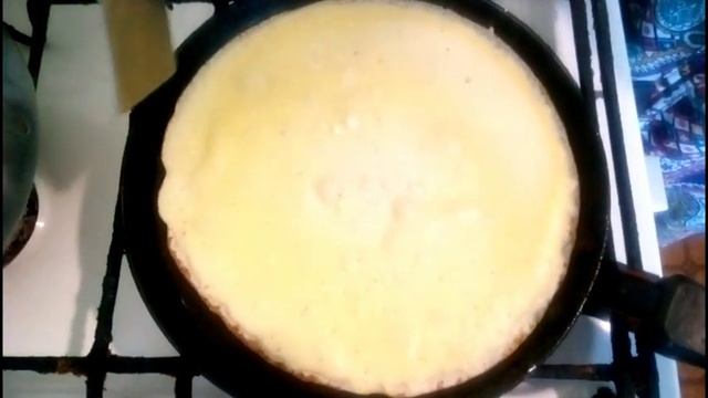 САМЫЕ НЕЖНЫЕ И ВКУСНЫЕ БЛИНЫ С ФРУКТОВОЙ НАЧИНКОЙ .ГОТОВИМ ДОМА. смотреть онлайн