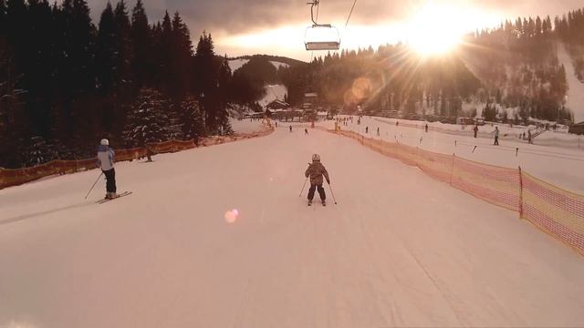 Буковель. Дима 5 лет. Мотузка обірвалась :)﻿ Первый самостоятельный спуск. 14-я трасса.