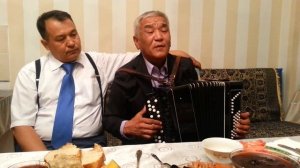 Приоритет? Лесбек Аманов пен Гүлжан әнші Астанада қонақта..."Қарабауыр қасқалдақ".