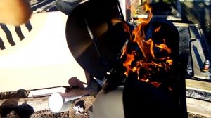 Сделал мангал из газового баллона,покрасил,обжигаю.