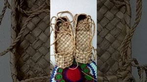 Лапти лыковые.