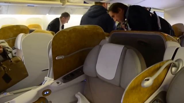 Boeing 777-300ER. Emirates. Lotnisko Chopina Warszawa. Warsaw Chopin Airport. смотреть онлайн