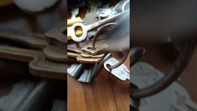 моя коллекция ключей от замков и русской техники.