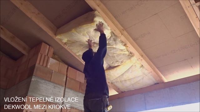 ŠIKMÁ STŘECHA S IZOLACÍ POD A MEZI KROKVEMI SE SKLÁDANOU KRYTINOU смотреть онлайн