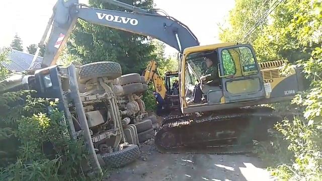 Самосвал перевернулся смотреть онлайн