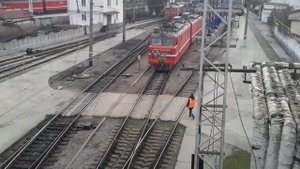 Электровозы ВЛ8 и ВЛ10 на вокзале Симферополь