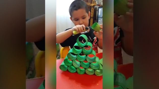 Елка из бросового и природного материала «СБЕРЕЖЕМ ПРИРОДУ  РАДИ НАШЕГО БУДУЩЕГО», Магафурова Тимур смотреть онлайн