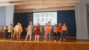 Шире круг музыка зовёт