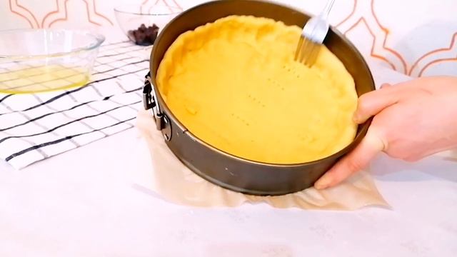 Песочный пирог с меренгой и с ягодной начинкой. смотреть онлайн