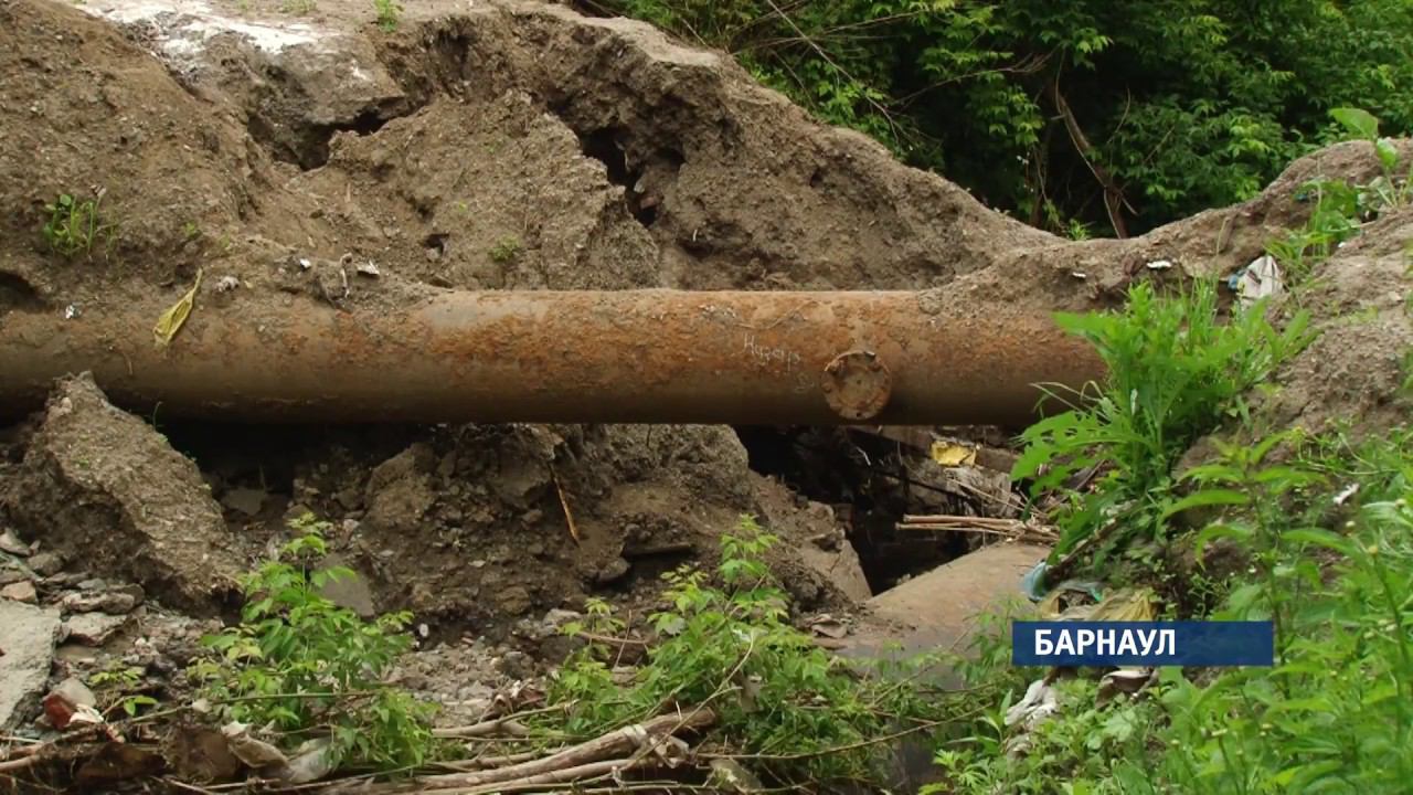 В Барнауле обвалился мост через Пивоварку