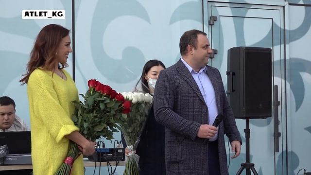 Антонине Шевченко вручили звезду на Алее Славы! Кыргызстандык мушкерге жылдыз тапшырылды... смотреть онлайн