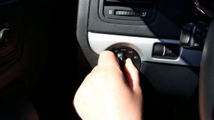 как снять переключатель света на Шкода-Йети